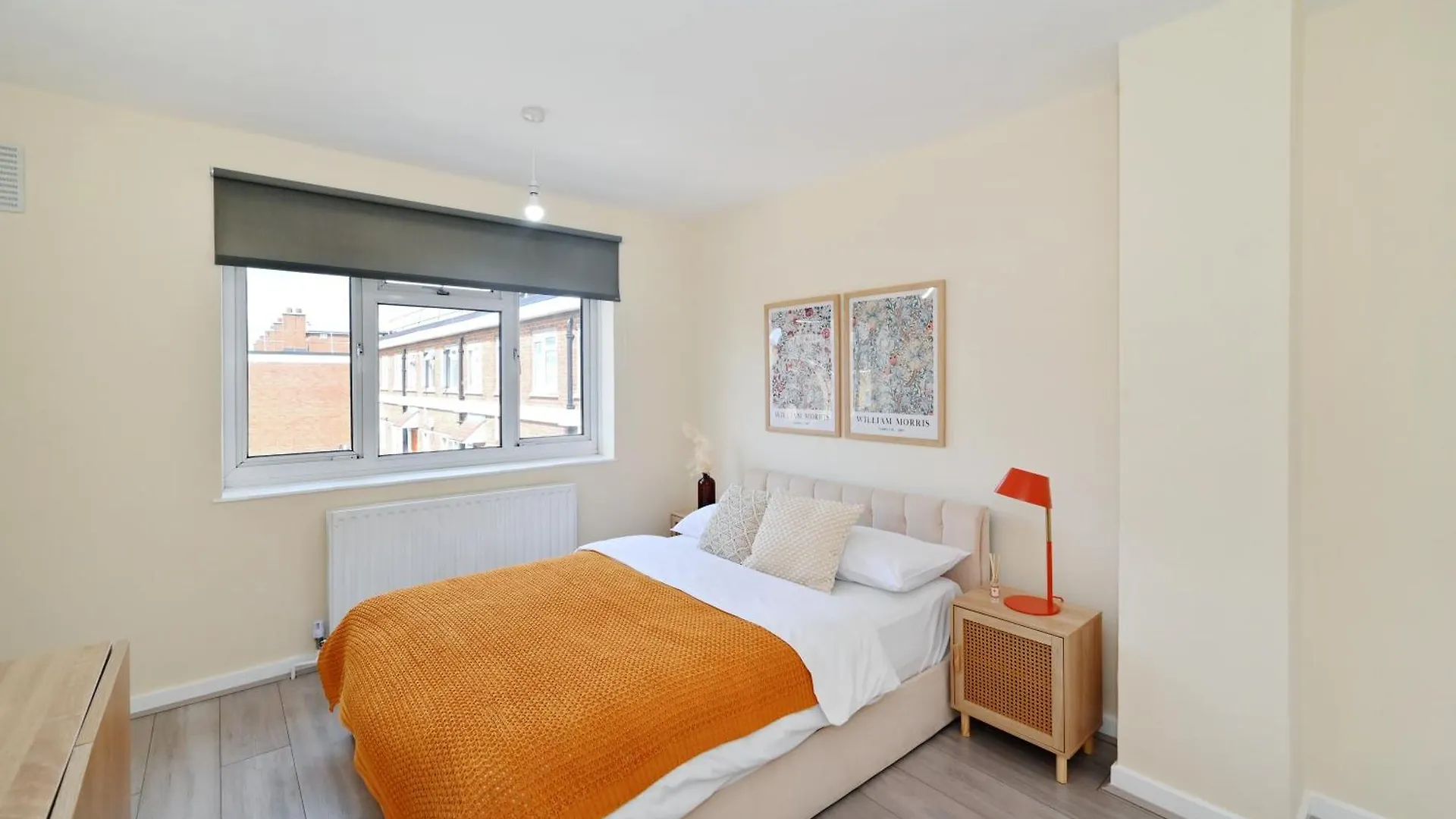 Spacious 5 Bedroom 3 Mins Walk From Mile End London Apartment